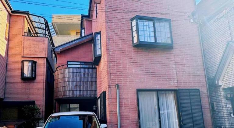 Villa with patio, hot tub & yard in Tokyo
