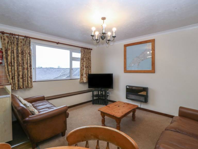 Children-friendly cottage with hot tub & pool | Pets allowed — photo 3