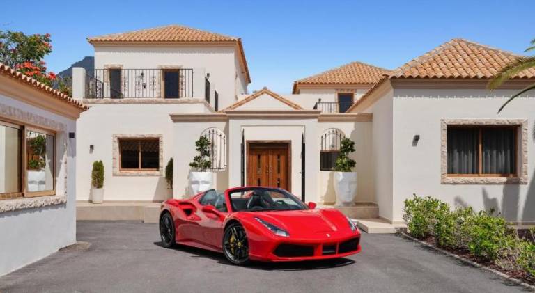 Fully equipped villa with private pool, terrace & hot tub | Suitable for remote work | Pets allowed — photo 3