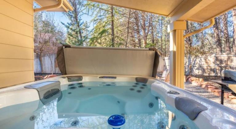 House with hot tub — photo 3