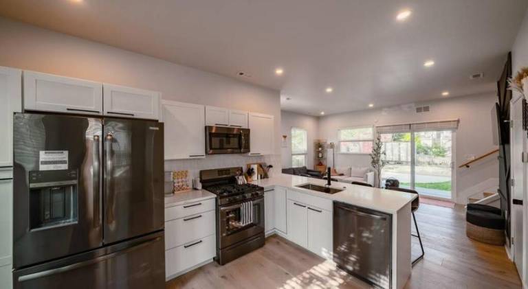 Vacation home with jacuzzi — photo 3