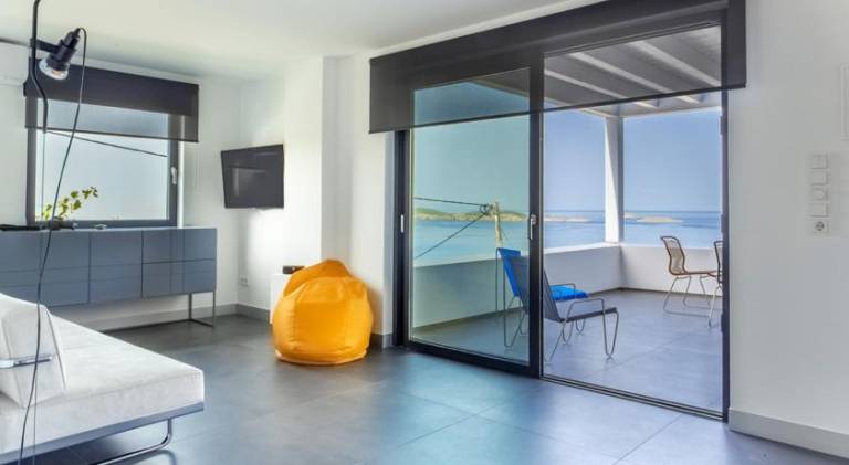 Villa with pool — photo 2