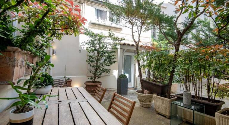 Serviced apartment with yard & terrace | Close to Place des Terreaux — photo 5