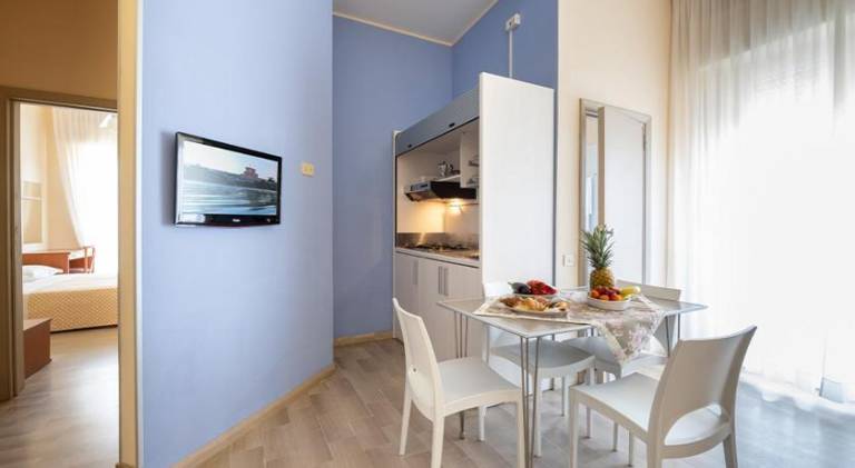 Serviced apartment with terrace — photo 3