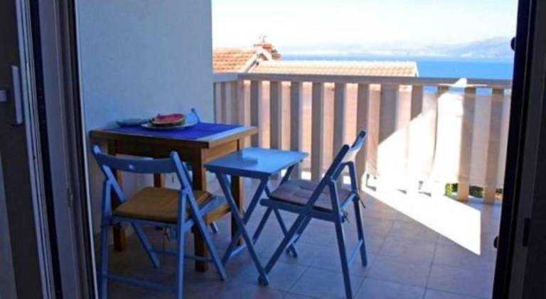 Charming rental apartment with terrace | Pets allowed in Postira