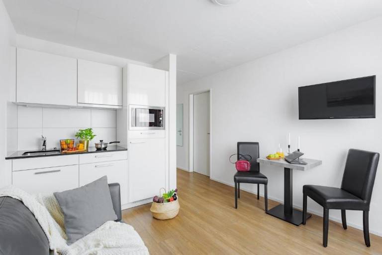Rental apartment with patio — photo 3