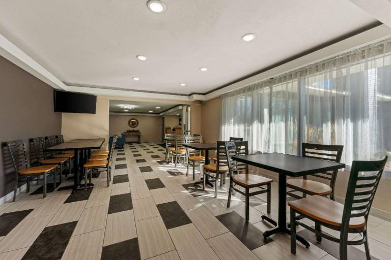 Econo Lodge Rockford Casino Area in Rockford, IL