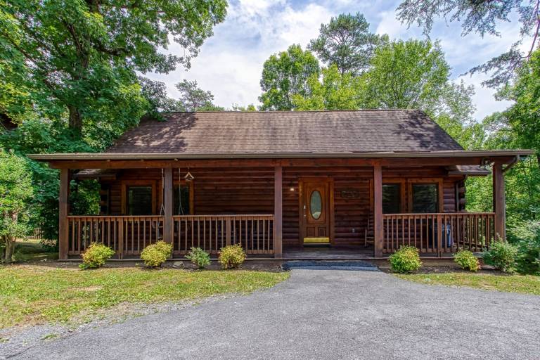 Children-friendly cabin with private pool | Pets allowed in Pigeon Forge, TN