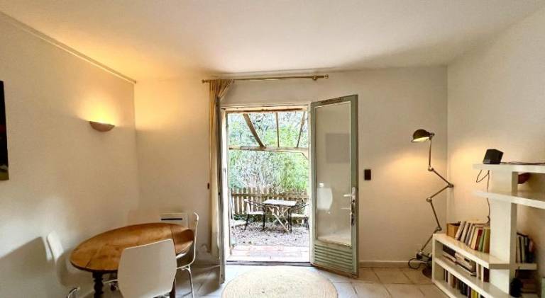 Apartment with 1 room for 2 persons in Meyreuil