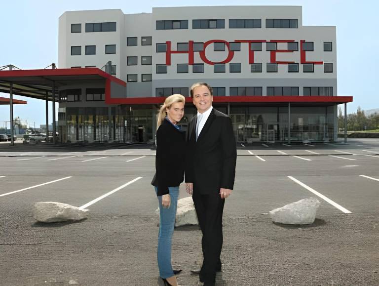 HB1 Budget Hotel contactless check in