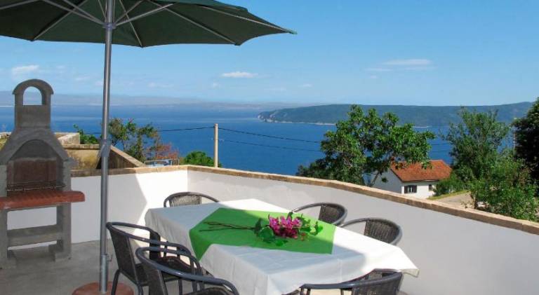 House with 2 rooms for 6 persons in Moscenicka Draga