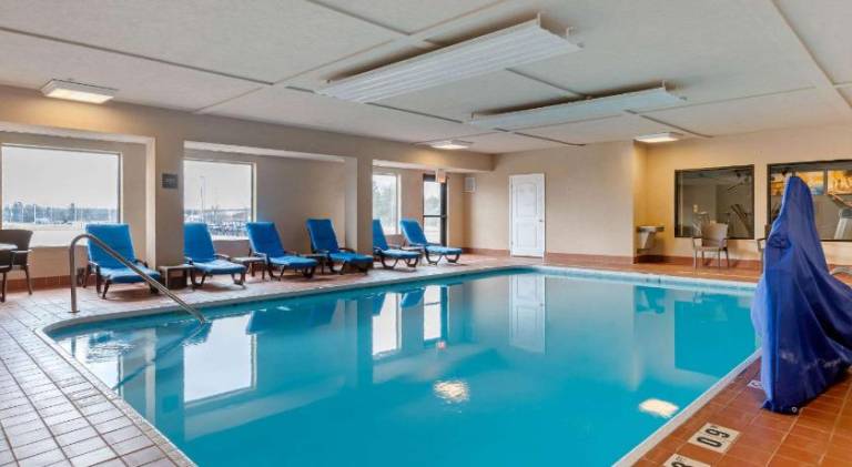 Comfort Suites South Haven near I-96 — photo 2