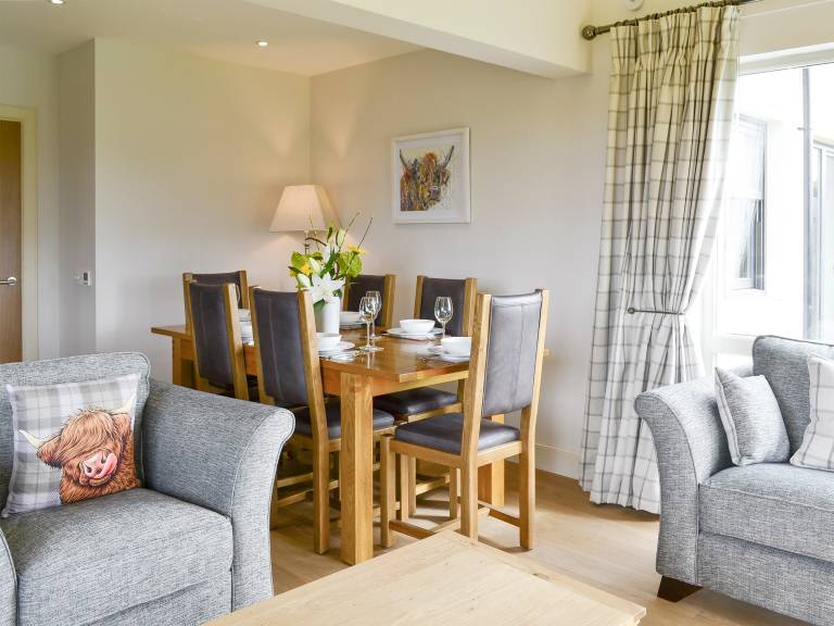 Cottage with garden — photo 4