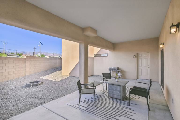 1 Mi to Lake: Airy Home w/ Patio in Lake Havasu! — photo 3