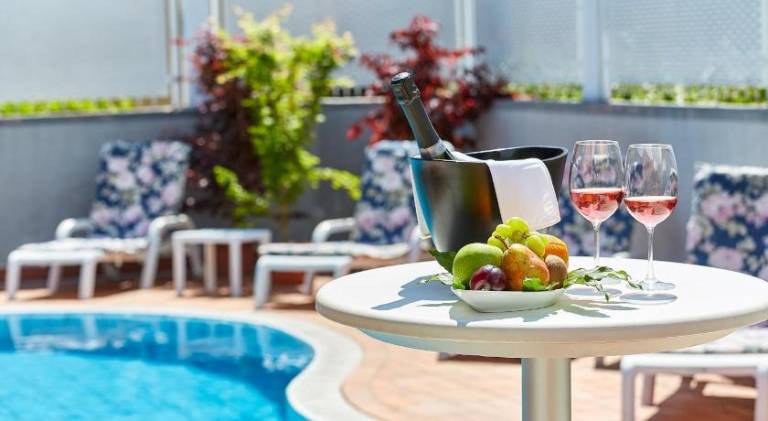 Apartment with pool in Desenzano del Garda