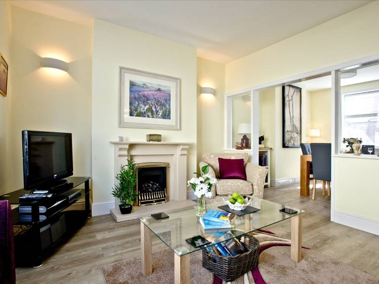 Family-oriented charming cottage with yard | Beach nearby | Pet-friendly — photo 4