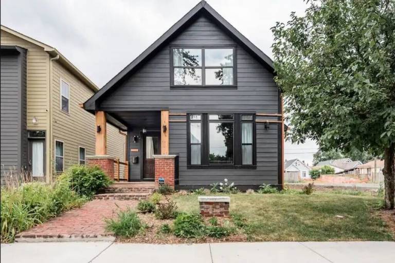 House  Bates-Hendricks