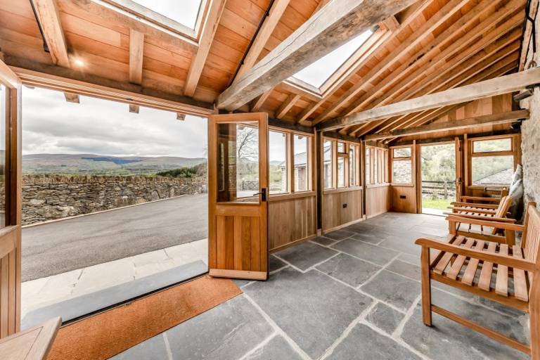 Child-friendly charming cottage with barbecue, patio & yard | Pets allowed — photo 3