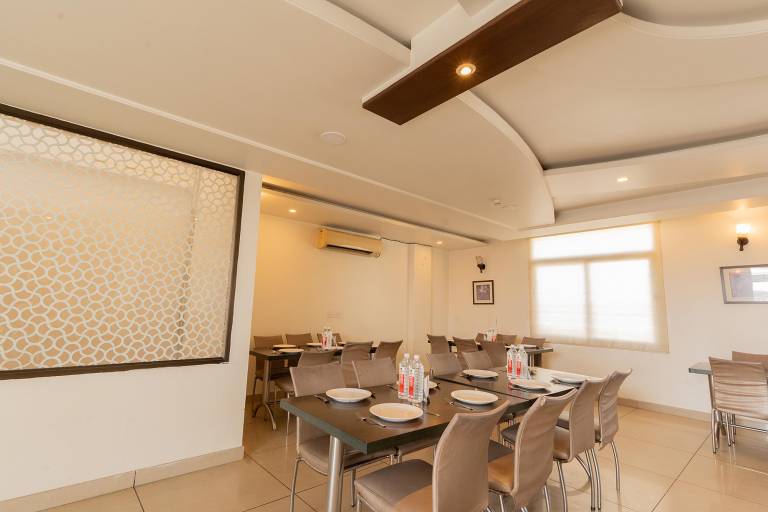 FabHotel Signature Inn