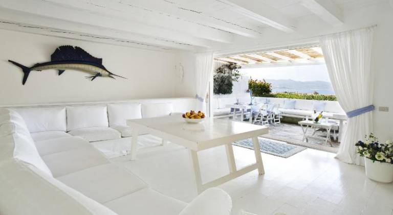 Villa with 4 rooms for 8 persons in Olbia