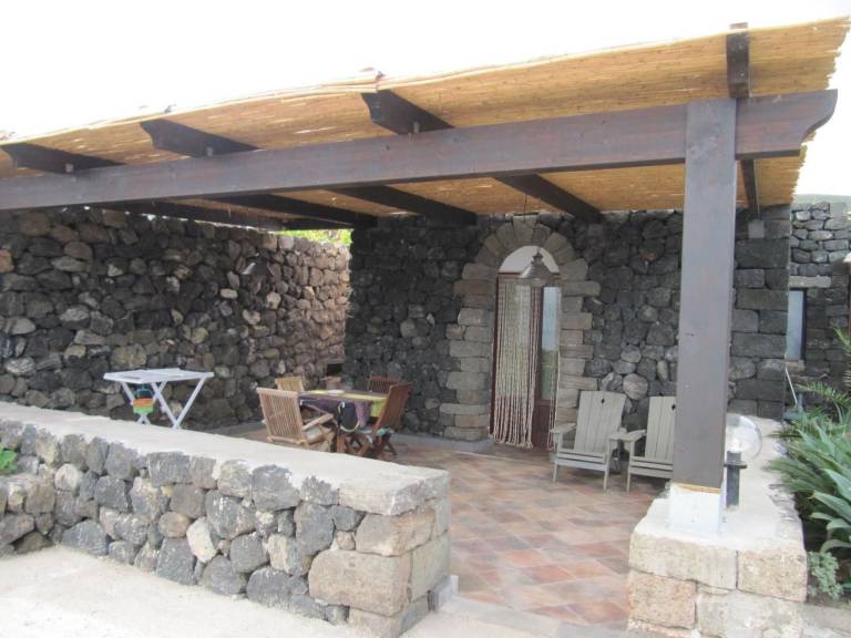 Rental apartment with patio & barbecue — photo 3