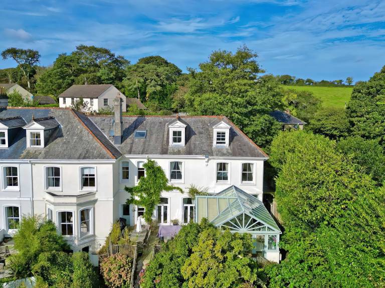 Cottage with yard & barbeque in Truro