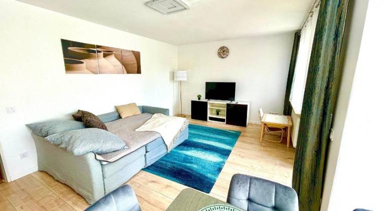 Rental apartment with patio — photo 2