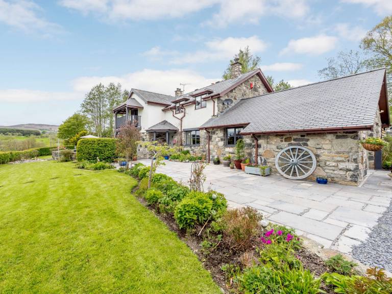 Cottage  Bala