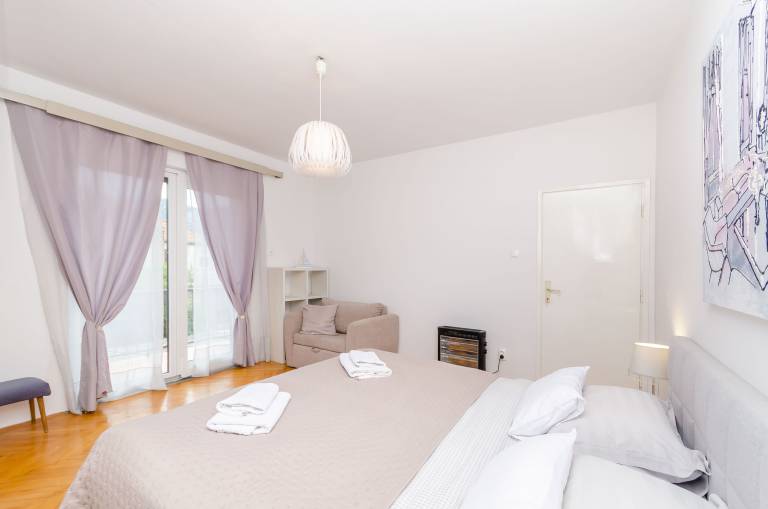 Lovely rental apartment with barbeque | Garden view | Pets allowed — photo 5
