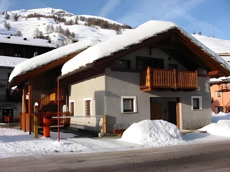 Beautiful holiday apartment with terrace & yard | Next to the ski | Dogs allowed in Sestriere