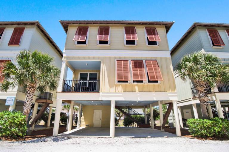 Romeo's Breeze Cottage Pet-Friendly Pool & Beach Access — photo 3