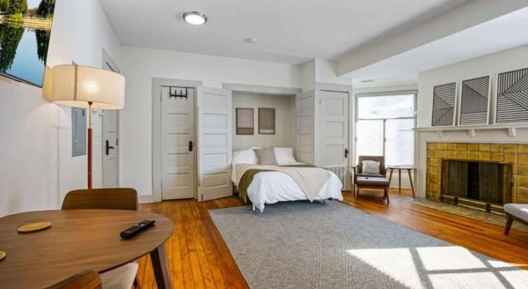 House | Pets are welcome in Cleveland, OH
