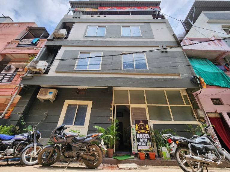 Hotel O Royal Palace Inn