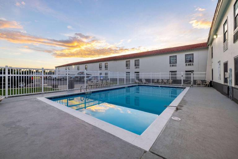 Days Inn by Wyndham Casper — photo 3
