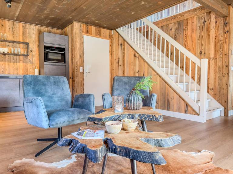 Modern chalet near Alpine lake and ski resorts — photo 3