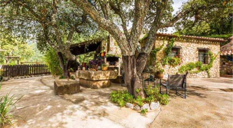 House with yard, patio & private pool — photo 3