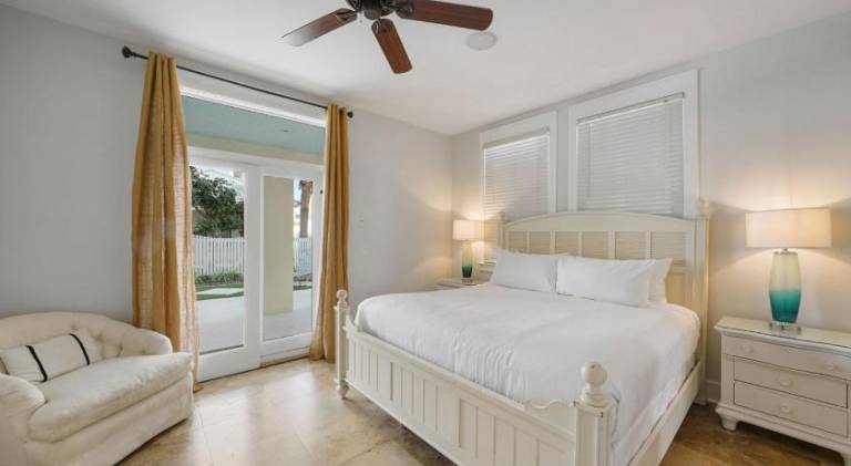 Ample vacation home with pool | Pet-friendly — photo 2