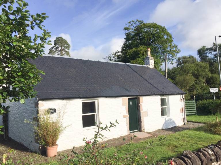 Cottage with barbeque & garden in Helensburgh