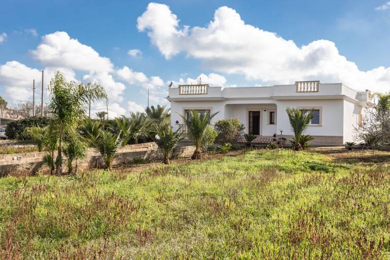 Villa with barbecue & garden | Garden view — photo 2
