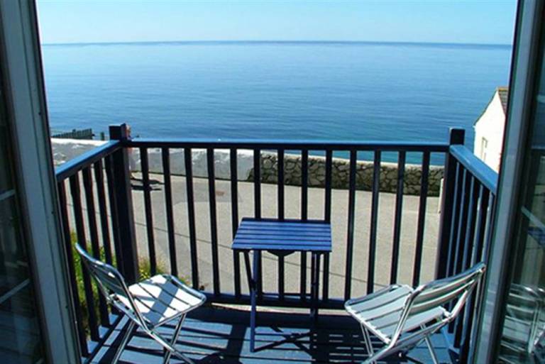 Cottage with garden | Water view — photo 2