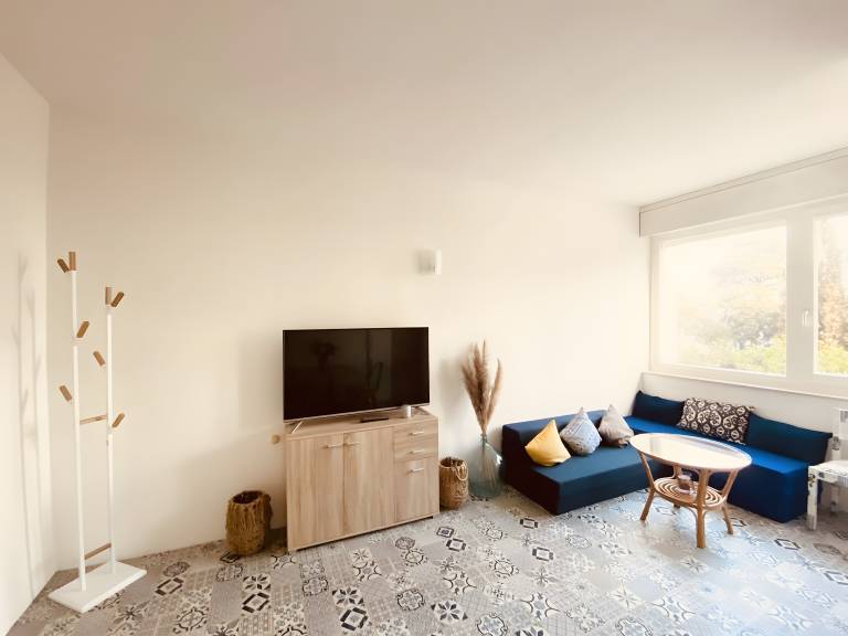 Pleasant vacation home with yard & pool | Pets are welcome — photo 3