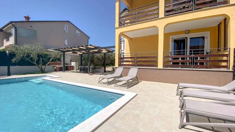 Fully equipped spacious villa with barbeque, patio & private pool | Pets are welcome — photo 5