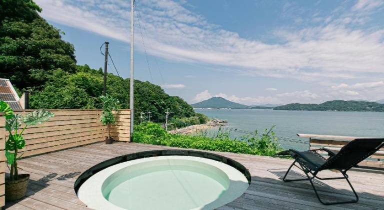 Villa with jacuzzi, patio & private pool — photo 5