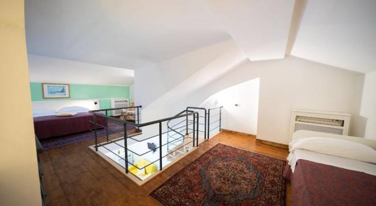 Holiday apartment with yard, jacuzzi & patio — photo 5