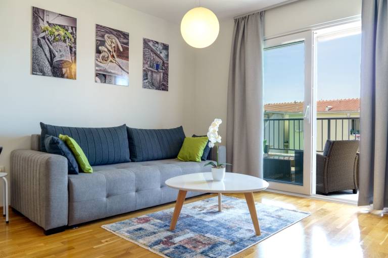 Fully equipped lovely rental apartment with barbecue, yard & patio | Sea view | Beach nearby | Pet-friendly — photo 3