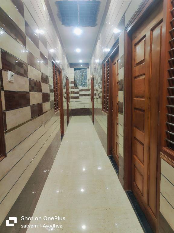Shri radhey inn near ramjanmbhoomi — photo 4
