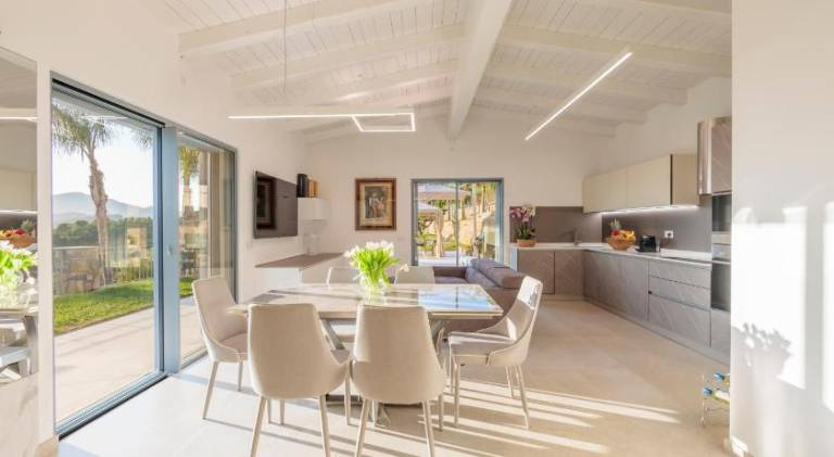 Pleasant villa with pool & jacuzzi | Pet-friendly — photo 4