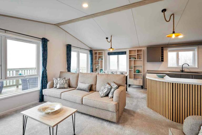 Luxury Lodge with Scenic Deck and Deer Views near Pickering in North Yorkshire — photo 2