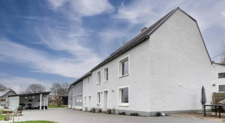 Vacation home with jacuzzi in Liege