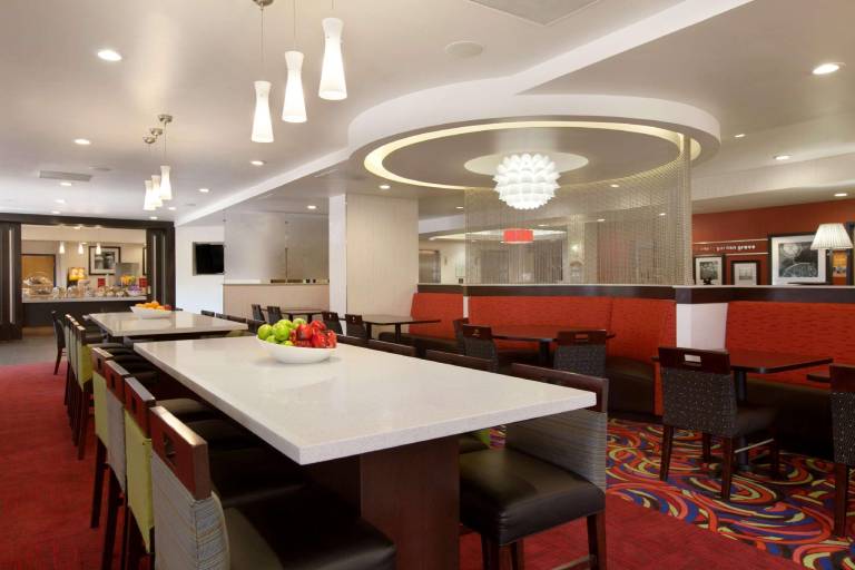 Hampton Inn & Suites Anaheim Garden Grove — photo 3